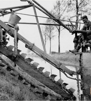 Drainage machine van vroeger