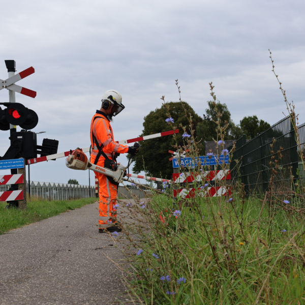 onderhoud naast spoor